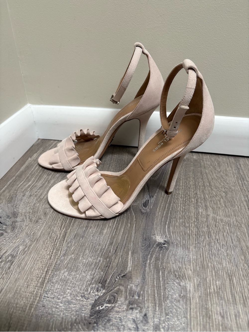 Michael Kors Suede Blush New Heels with Pleated Ruffle Detail Strap Size 37 - Picture 9 of 9
